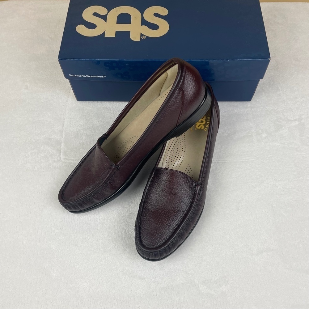 New In Box  Premium SAS Simplify Slip On Wine Leather Loafers